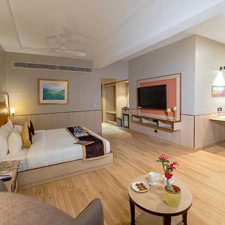 The Lalita Grand Mathura- Vrindavan Εξωτερικό φωτογραφία