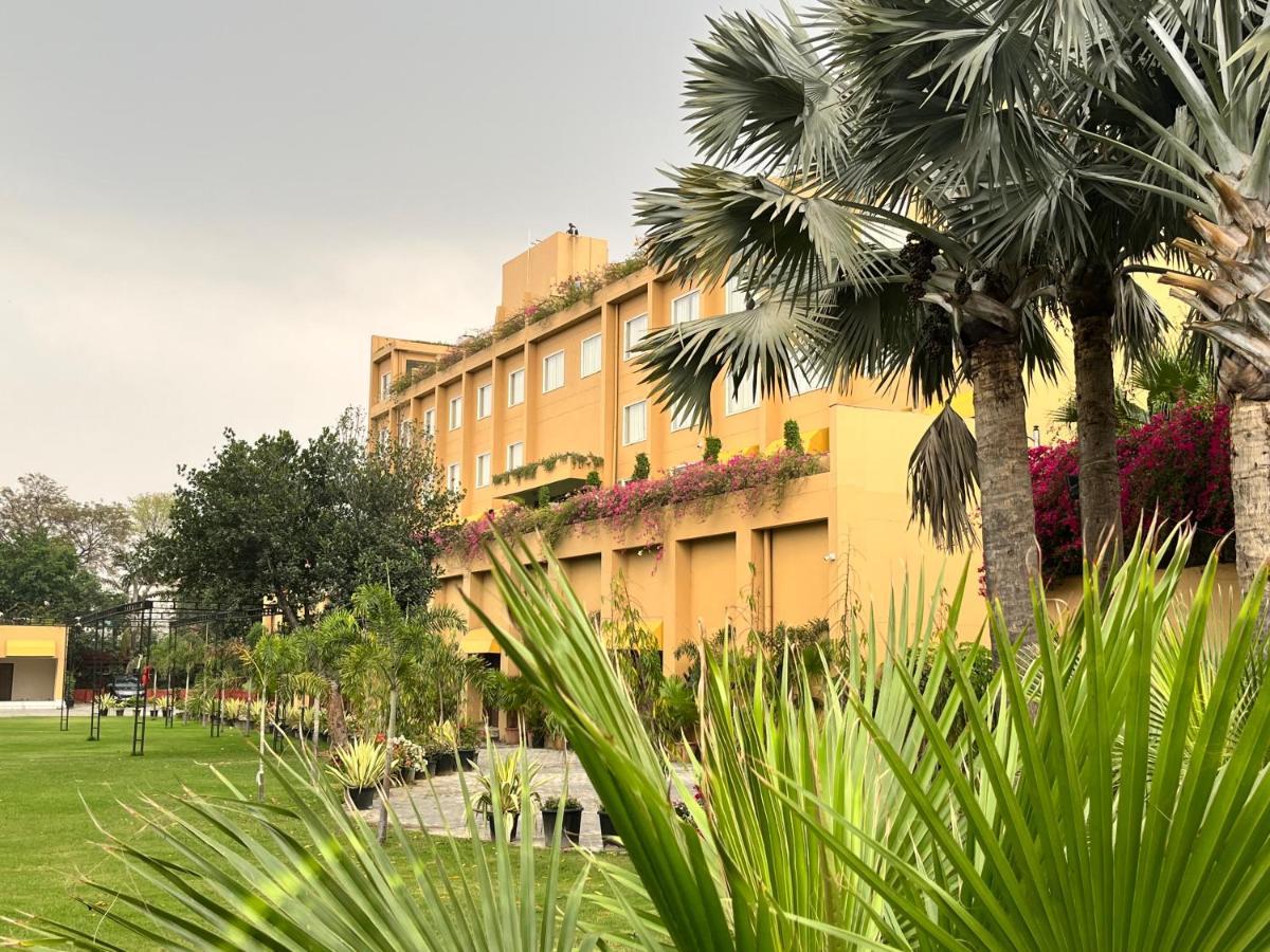 The Lalita Grand Mathura- Vrindavan Εξωτερικό φωτογραφία
