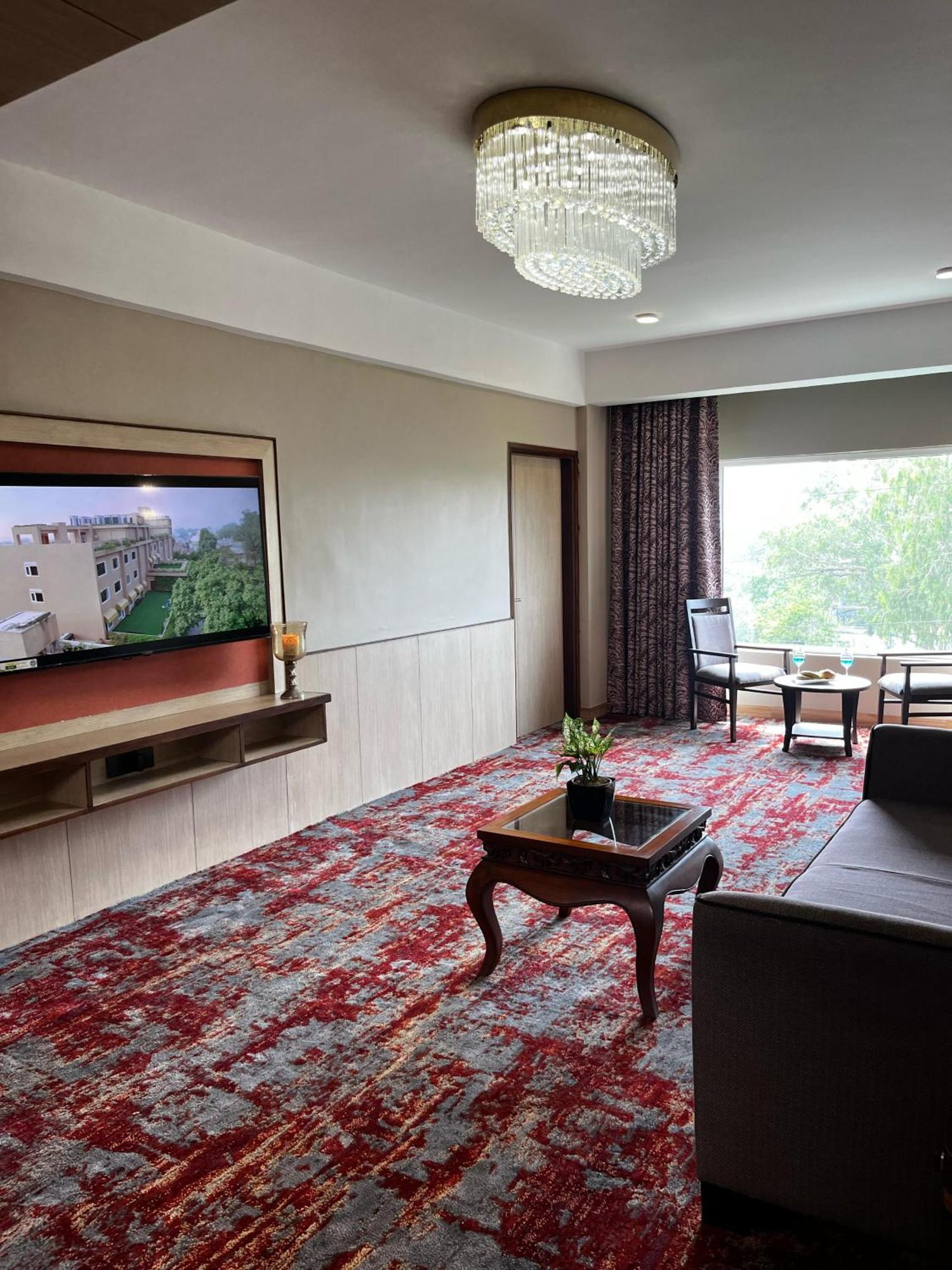 The Lalita Grand Mathura- Vrindavan Εξωτερικό φωτογραφία